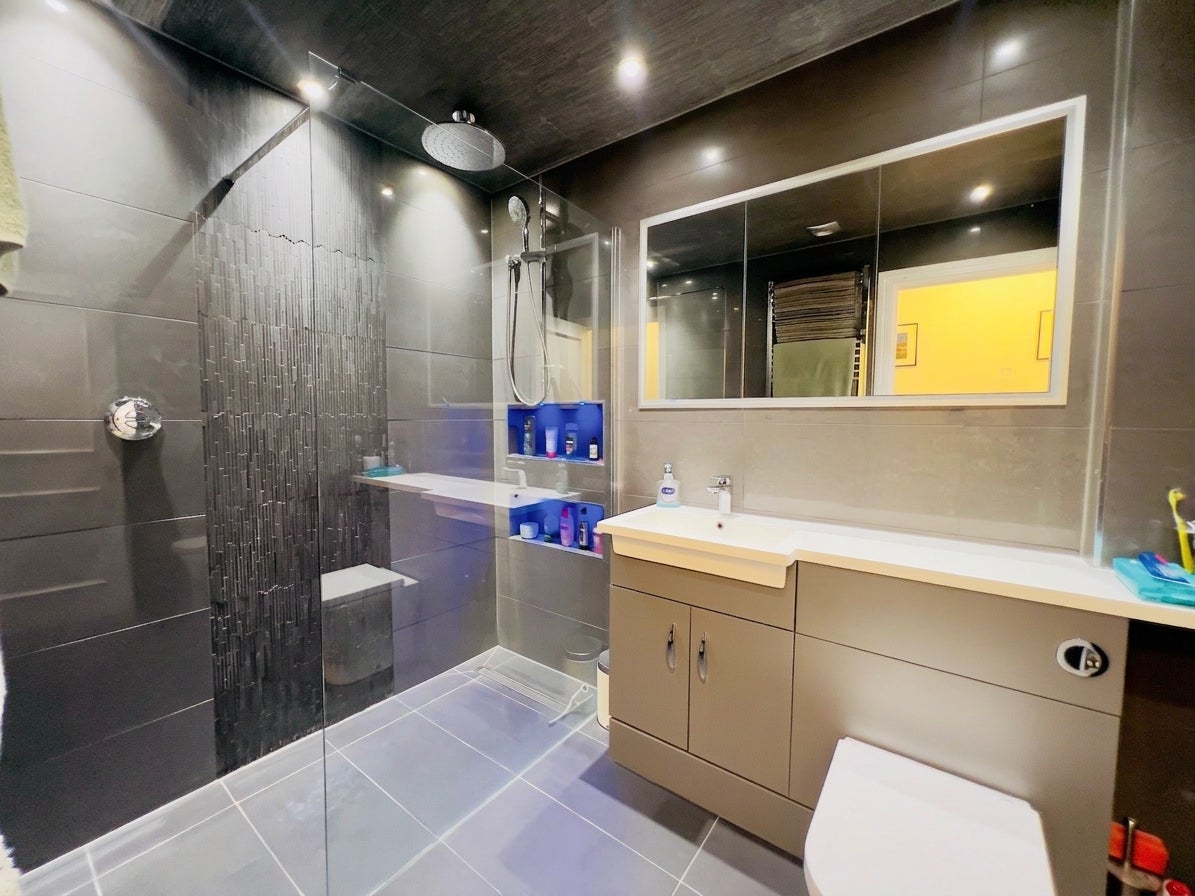Flat Littlestone Close in Greater London