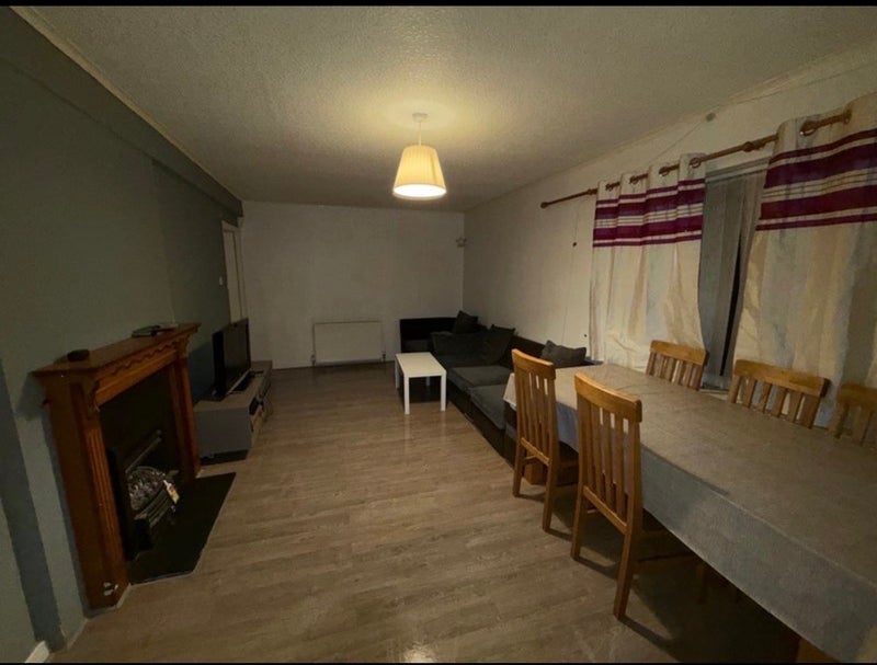 Room Saughton Road in City of Edinburgh