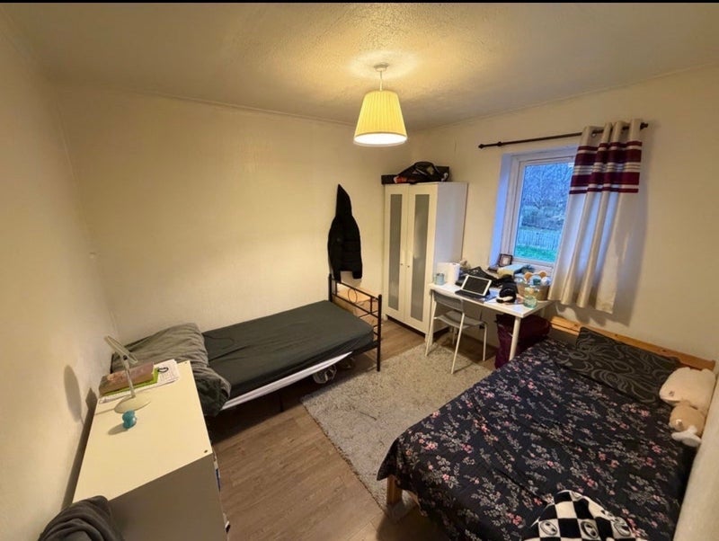Room Saughton Road in City of Edinburgh