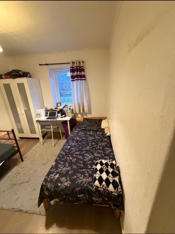 Room Saughton Road in City of Edinburgh