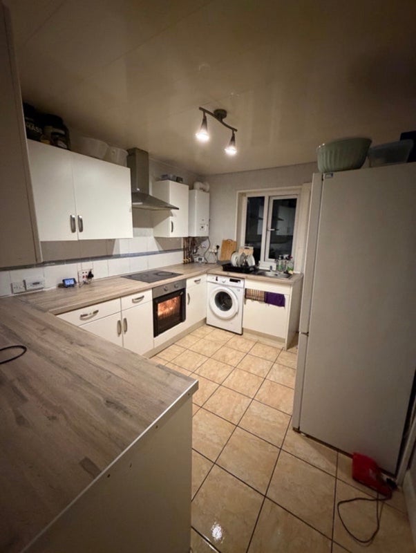 Room Saughton Road in City of Edinburgh