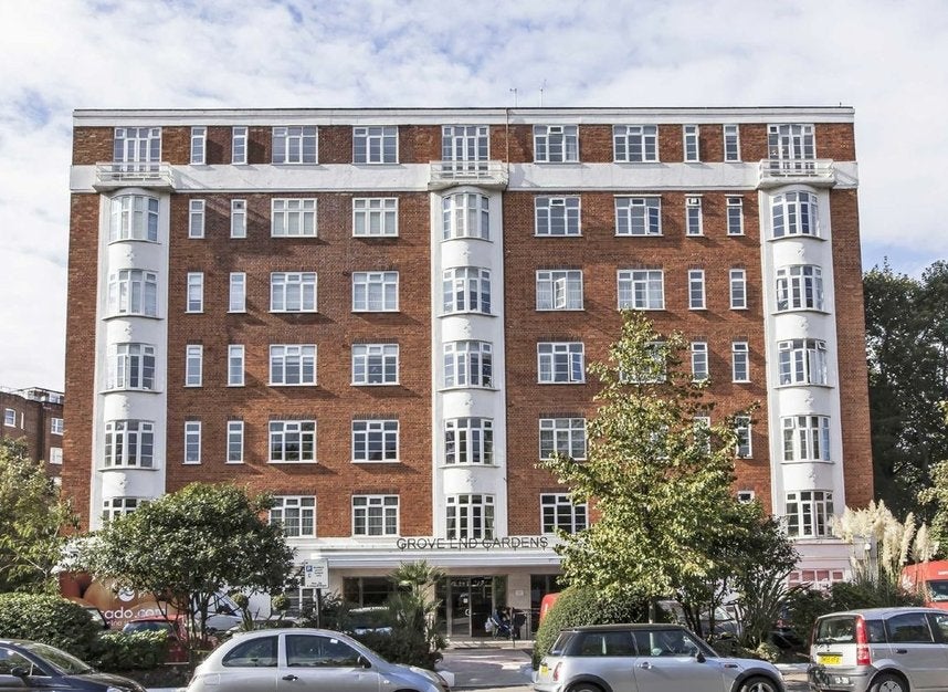 Flat Grove End Road in City of Westminster