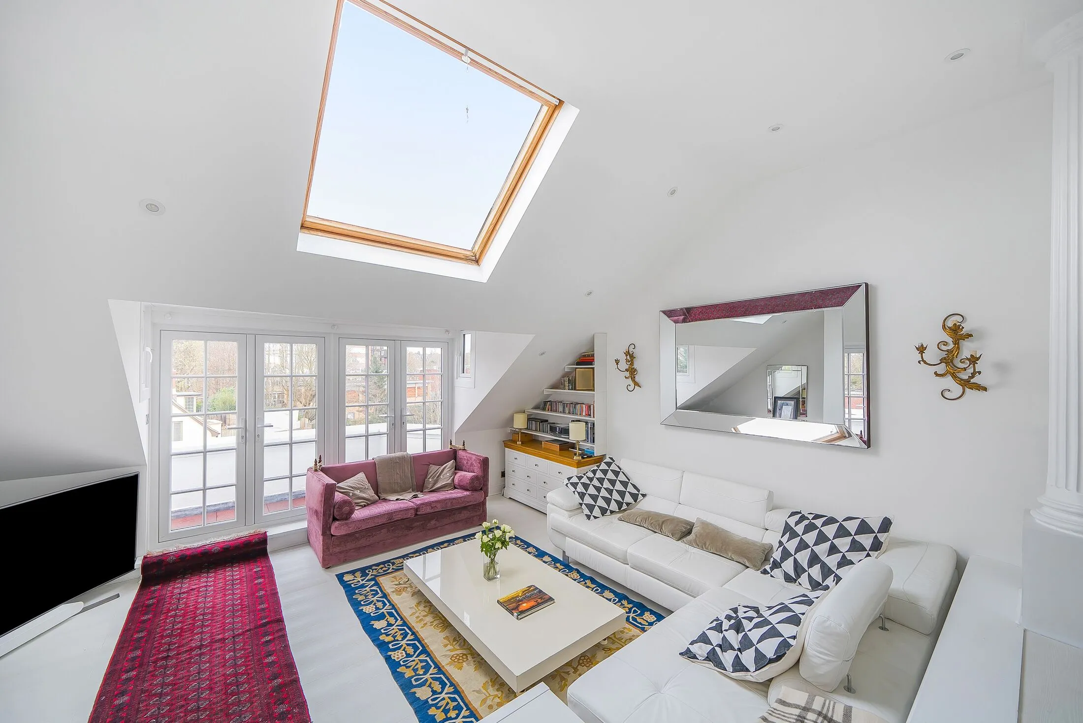 Flat Thurlow Road in Greater London
