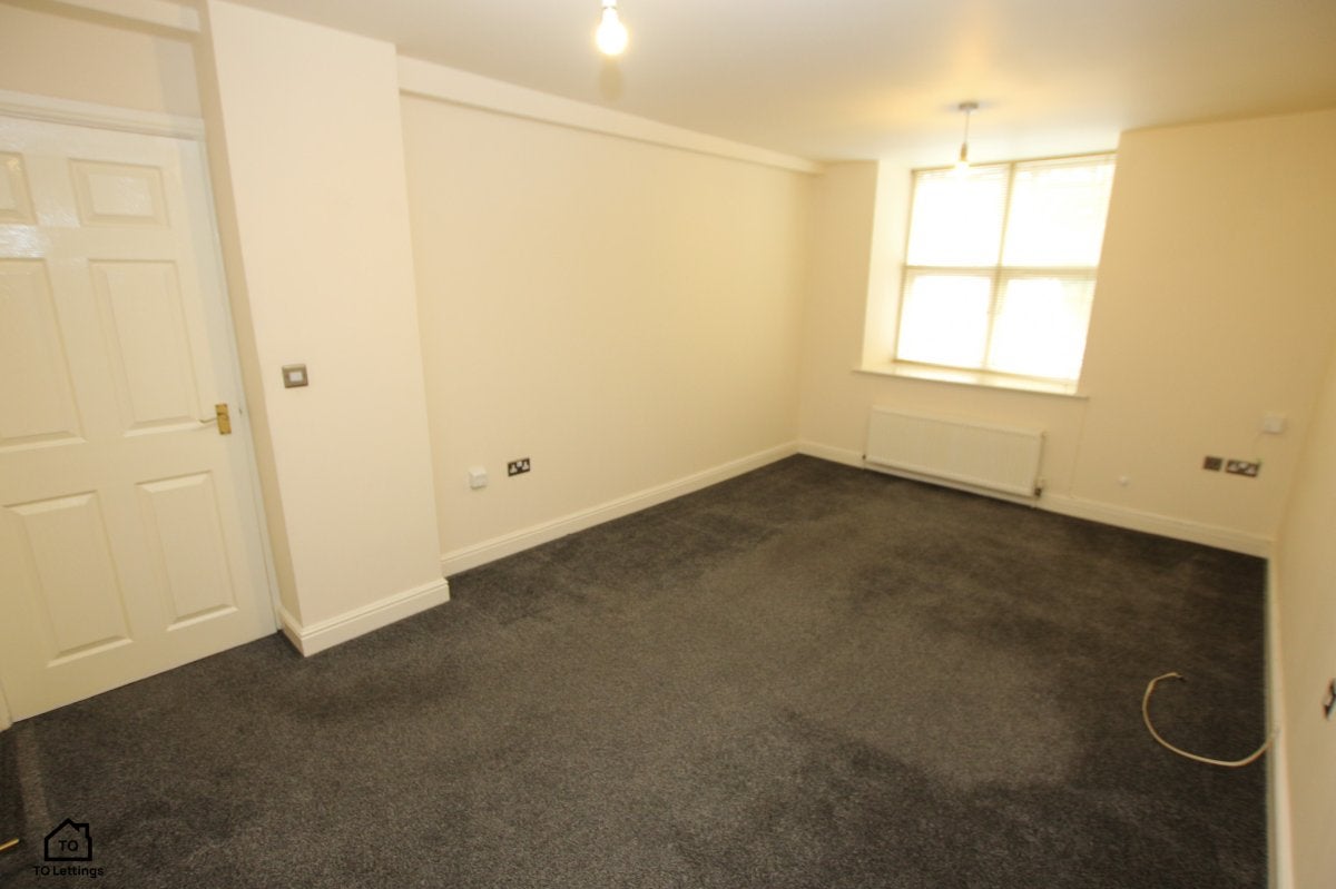 Flat Commercial Road in Kirklees