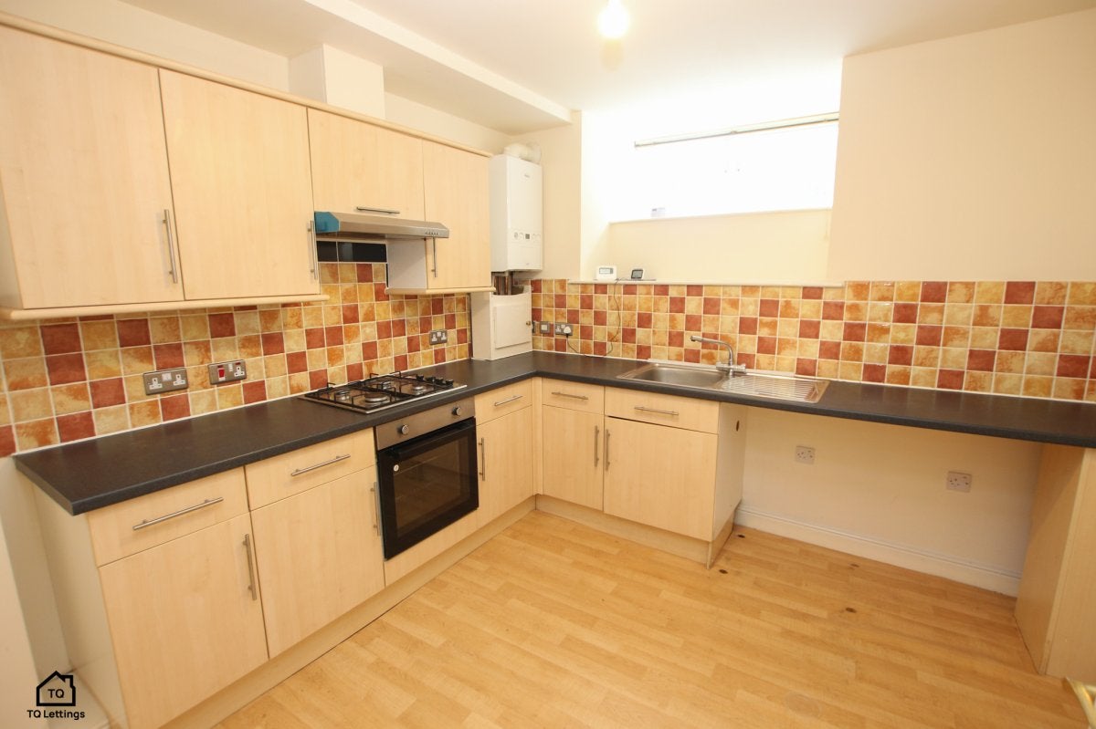 Flat Commercial Road in Kirklees