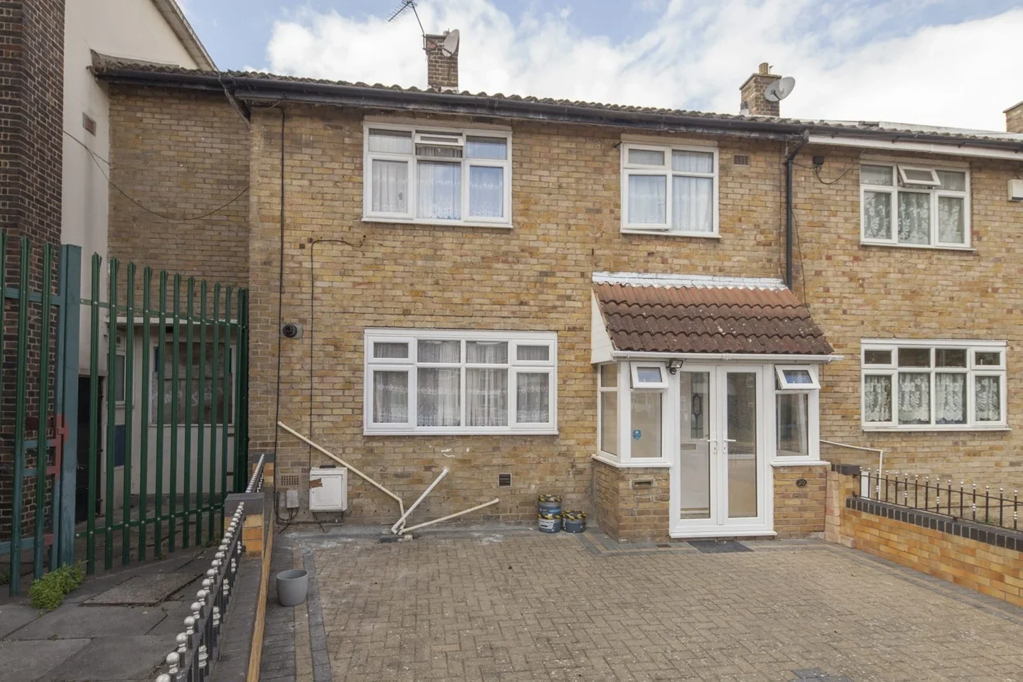 House Throwley Close in Greater London