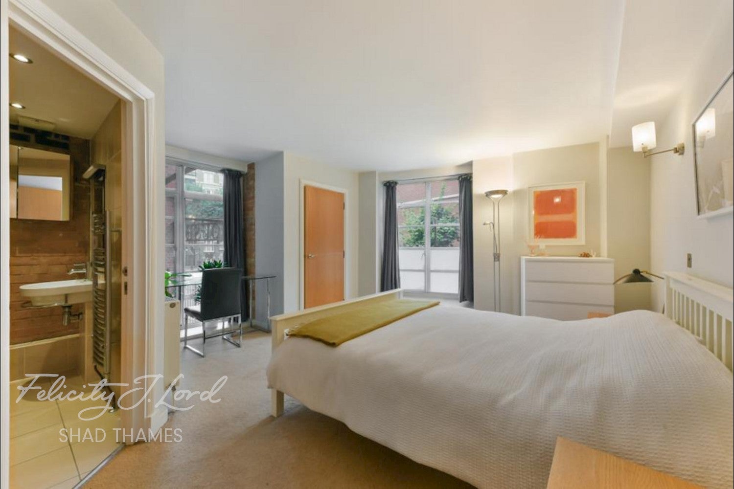 Flat Boss Street in Greater London
