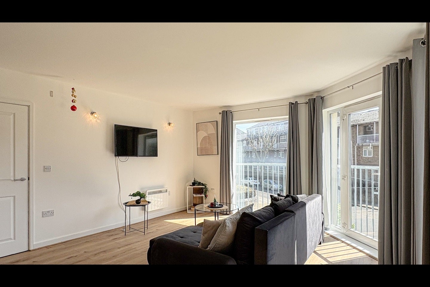 Flat Pelling Street in Greater London
