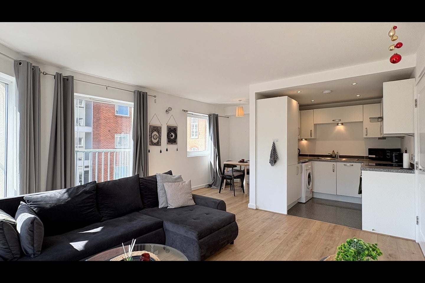 Flat Pelling Street in Greater London