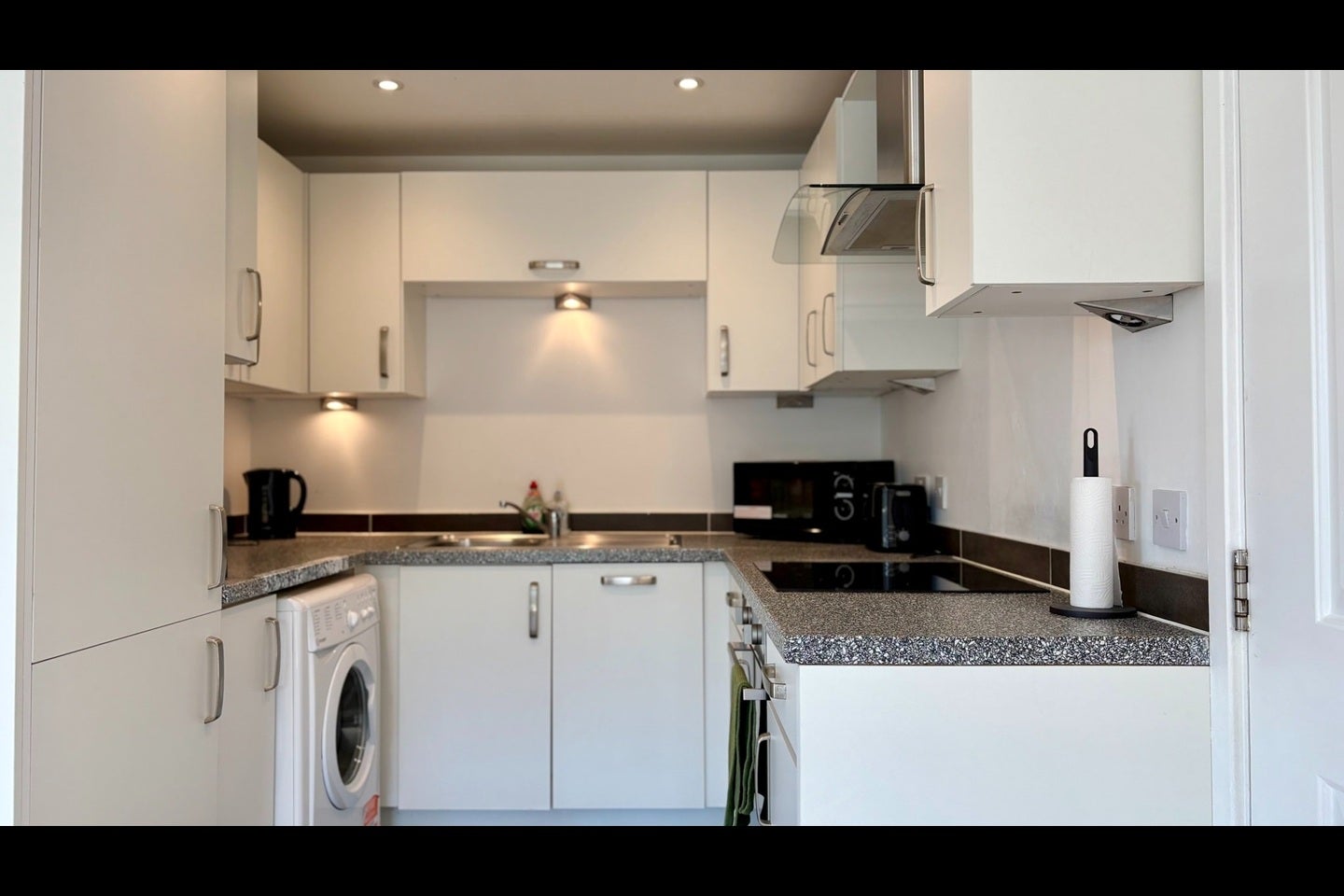 Flat Pelling Street in Greater London