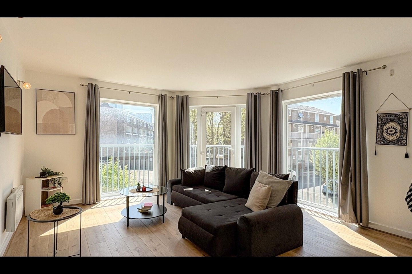 Flat Pelling Street in Greater London