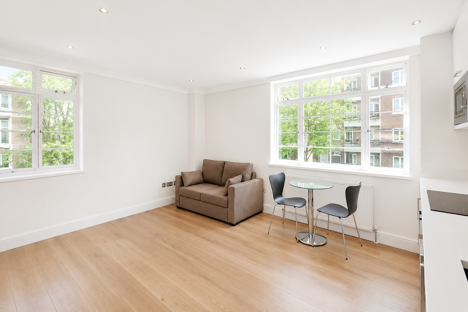 Flat Sloane Avenue in Greater London