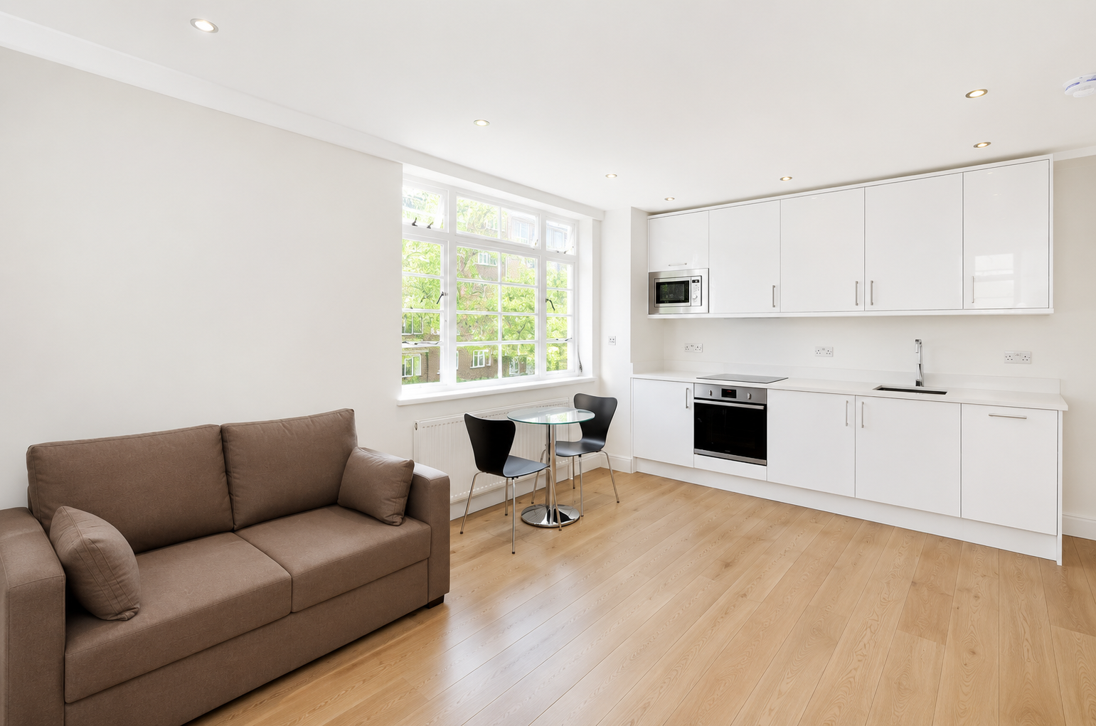 Flat Sloane Avenue in Greater London