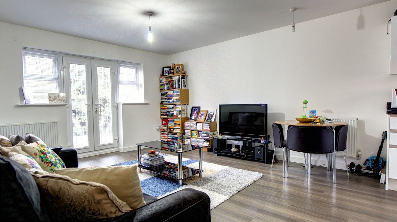 Flat Lescot Place in Greater London