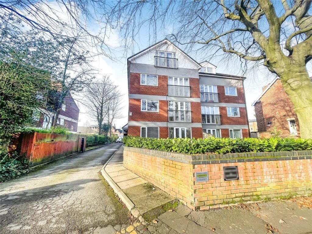 Flat Parsonage Road in Manchester