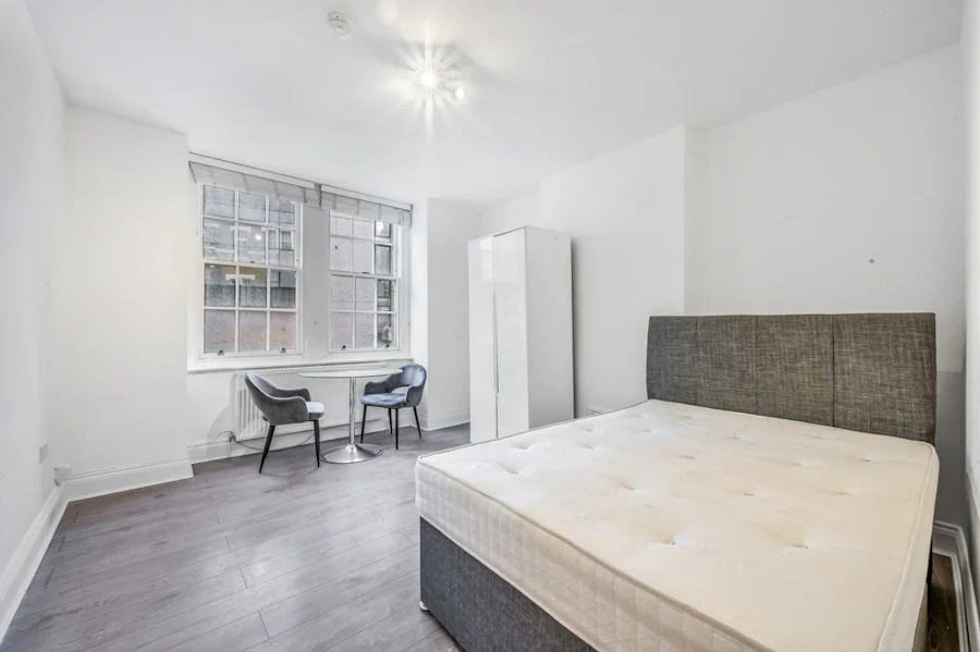 Flat Bryanston Street in London