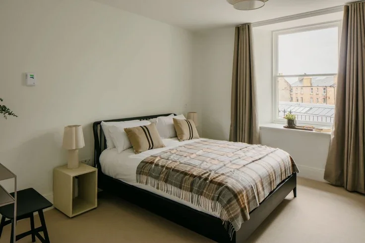 Flat Claremont Crescent in City of Edinburgh