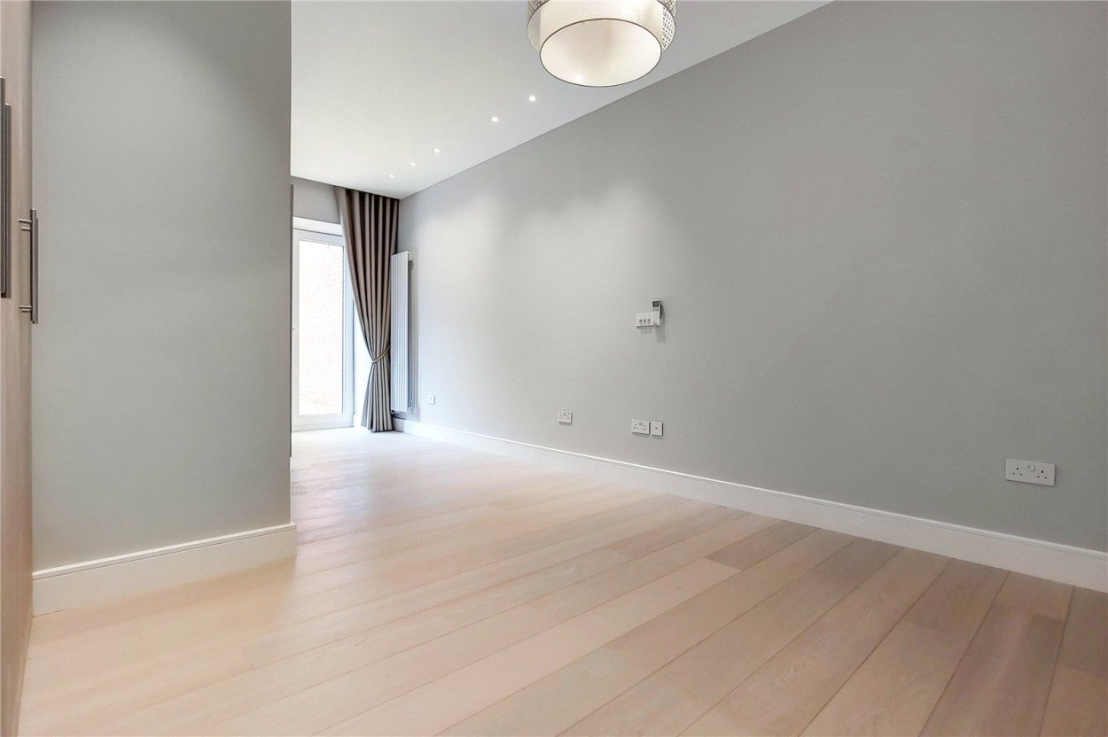 Flat Fitzjohn's Avenue in Greater London