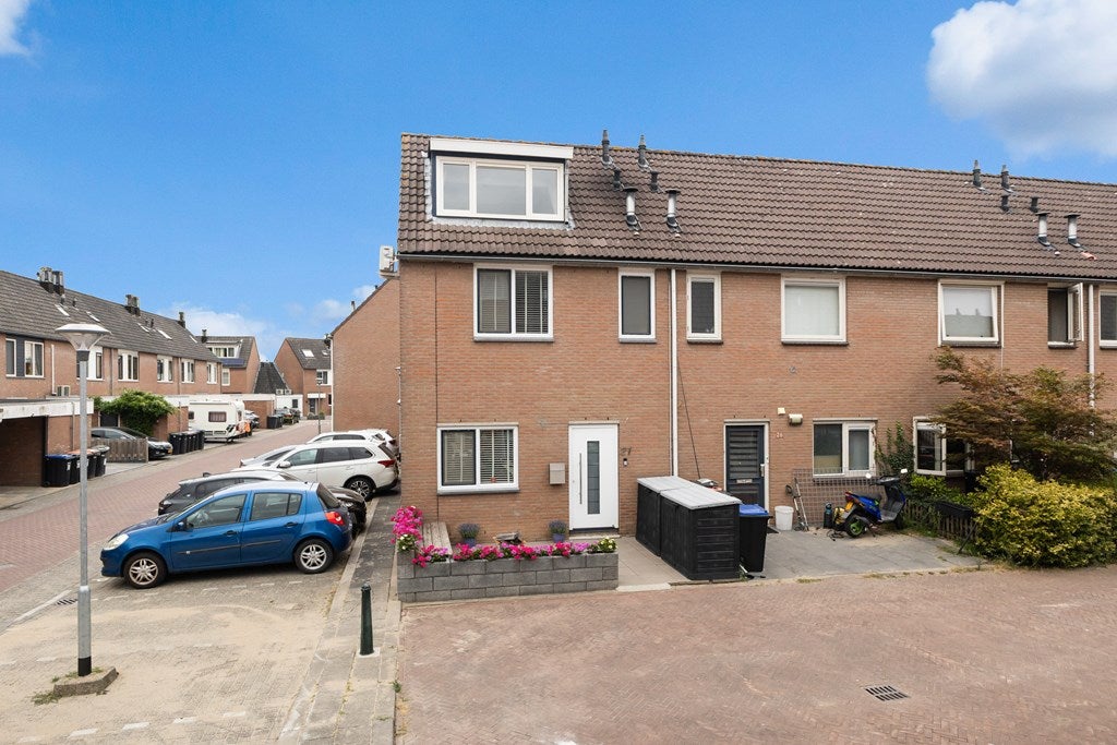 Huis Jean-Paul Sartre-erf 27 in Dordrecht