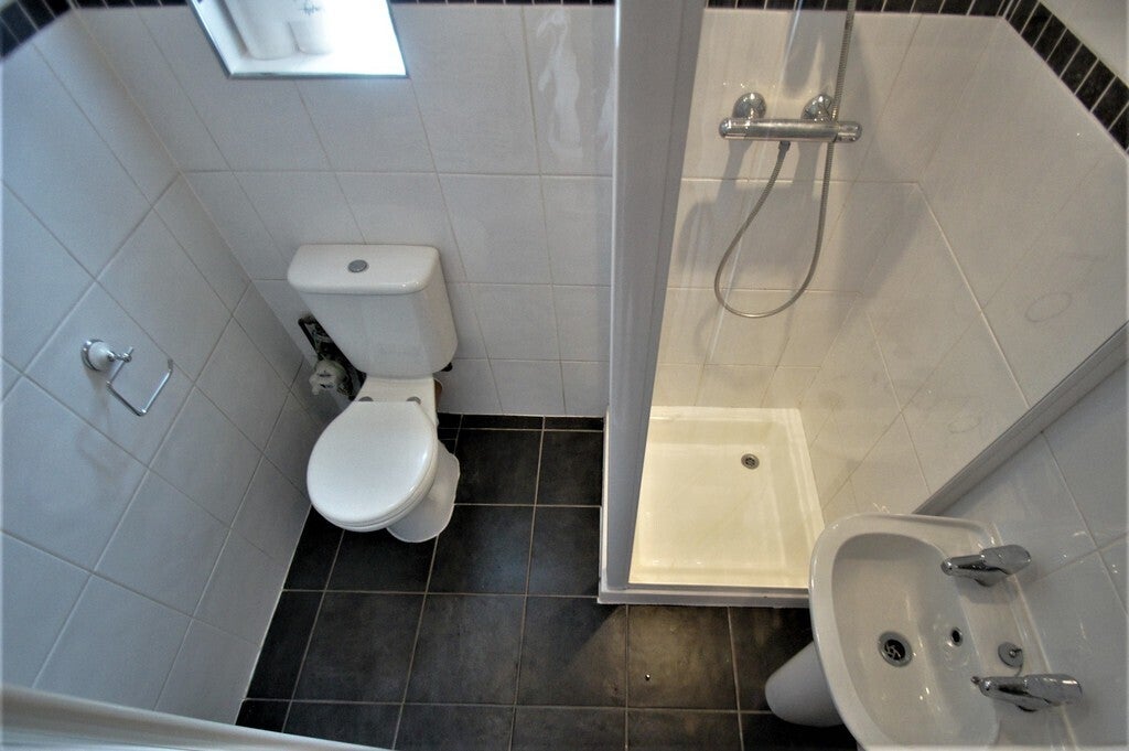 Room Hollis Road in Coventry