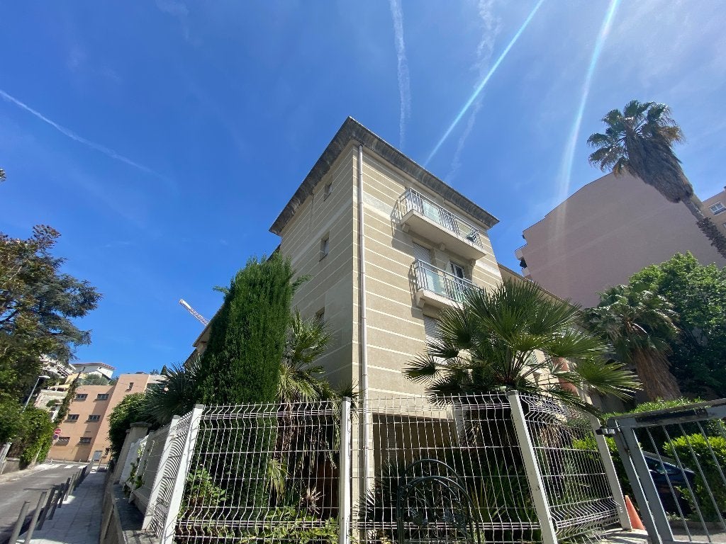 Flat Avenue Saint-Maurice in Nice