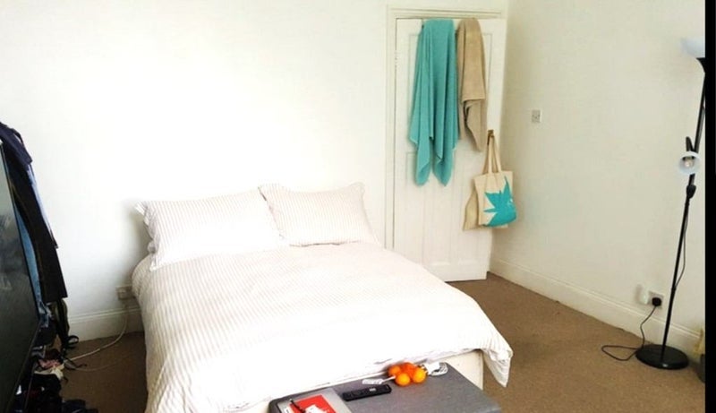 Room Fordhook Avenue in Greater London