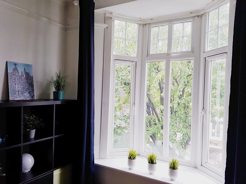 Room Fordhook Avenue in Greater London