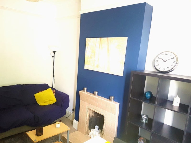 Room Fordhook Avenue in Greater London