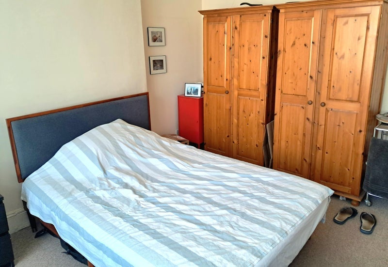 Room Fordhook Avenue in Greater London