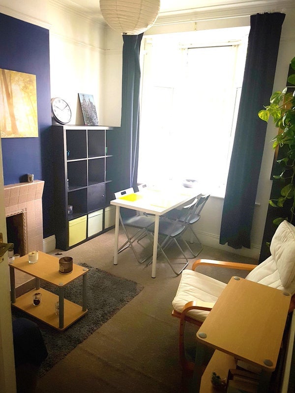 Room Fordhook Avenue in Greater London