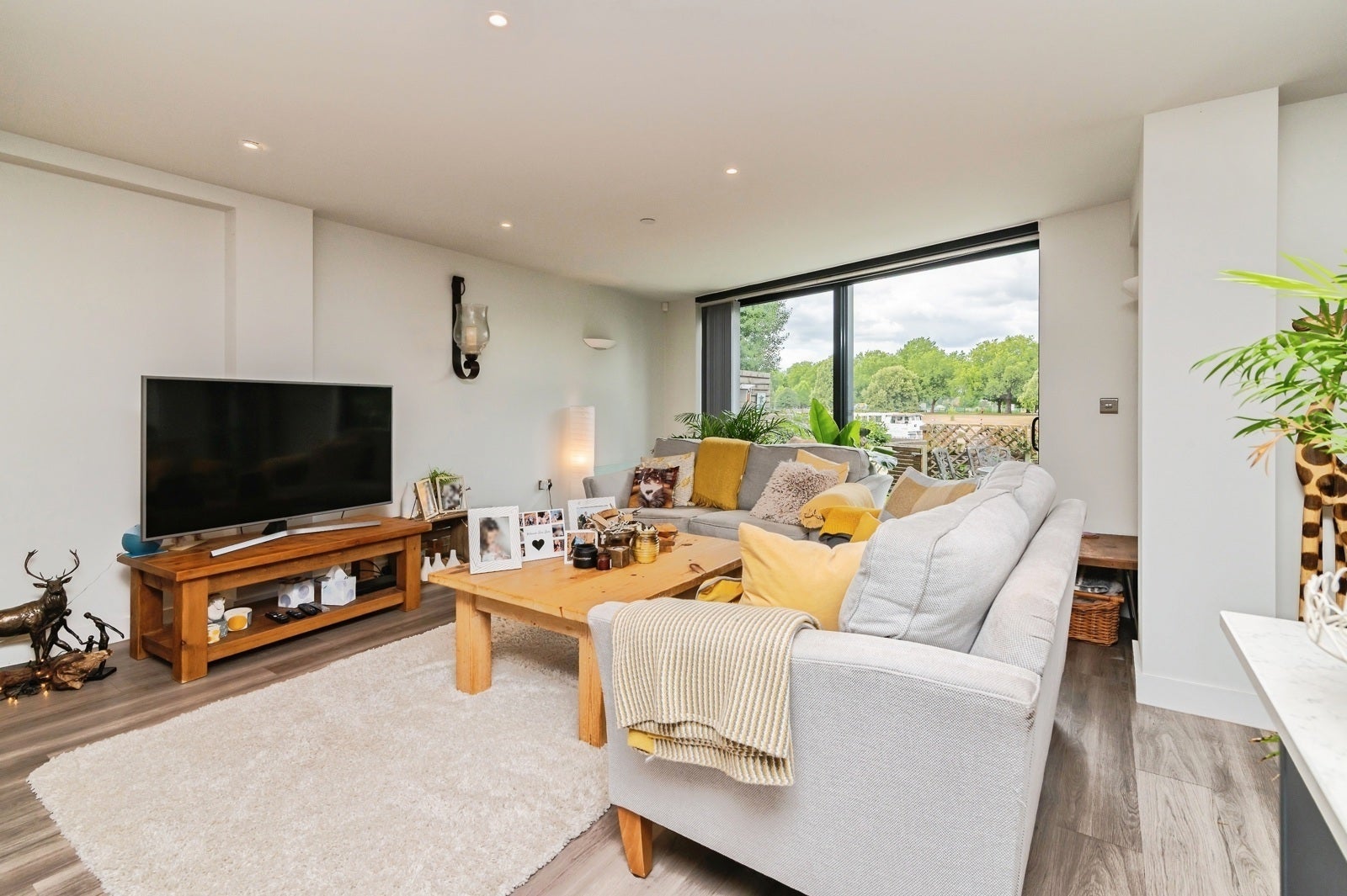 Flat Poppy Close in Rushcliffe
