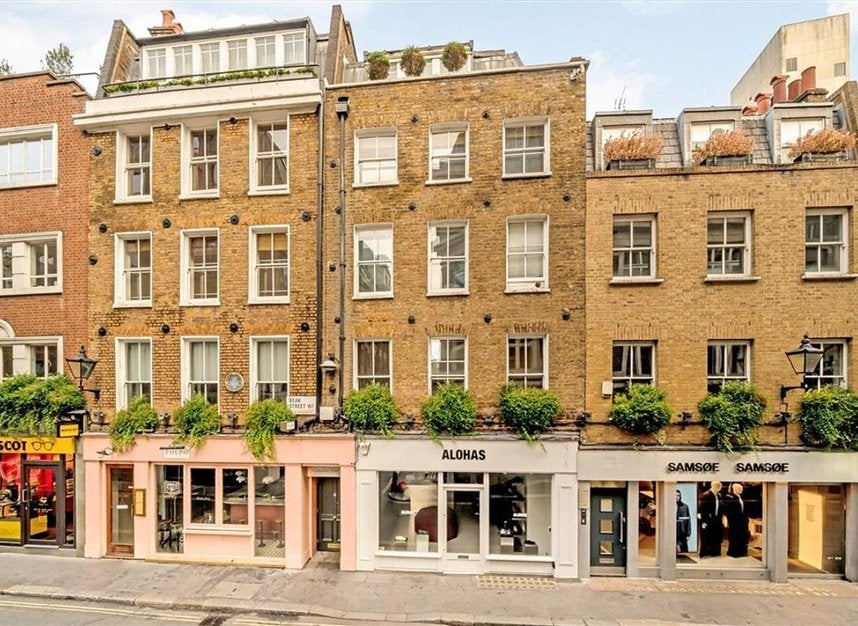Flat Beak Street in City of Westminster