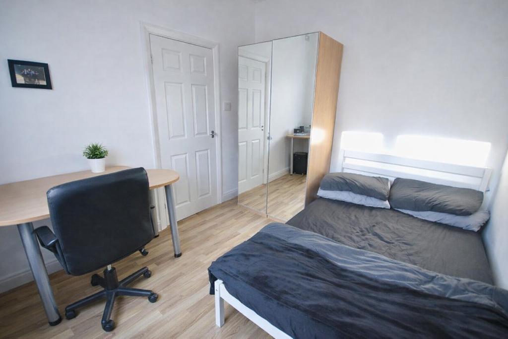Room Brailsford Road in Manchester