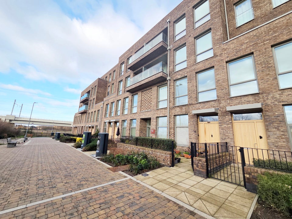 Flat Ripplegate Walk in Greater London