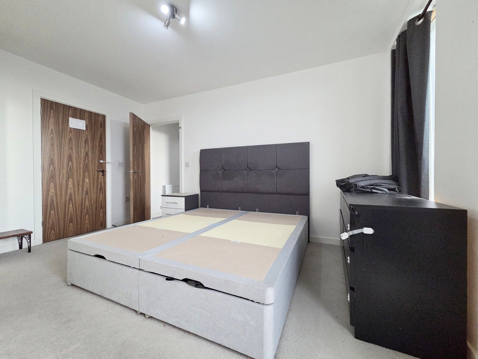 Flat Ripplegate Walk in Greater London