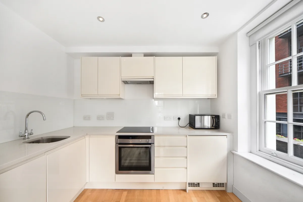 Flat Brunswick Place in Greater London