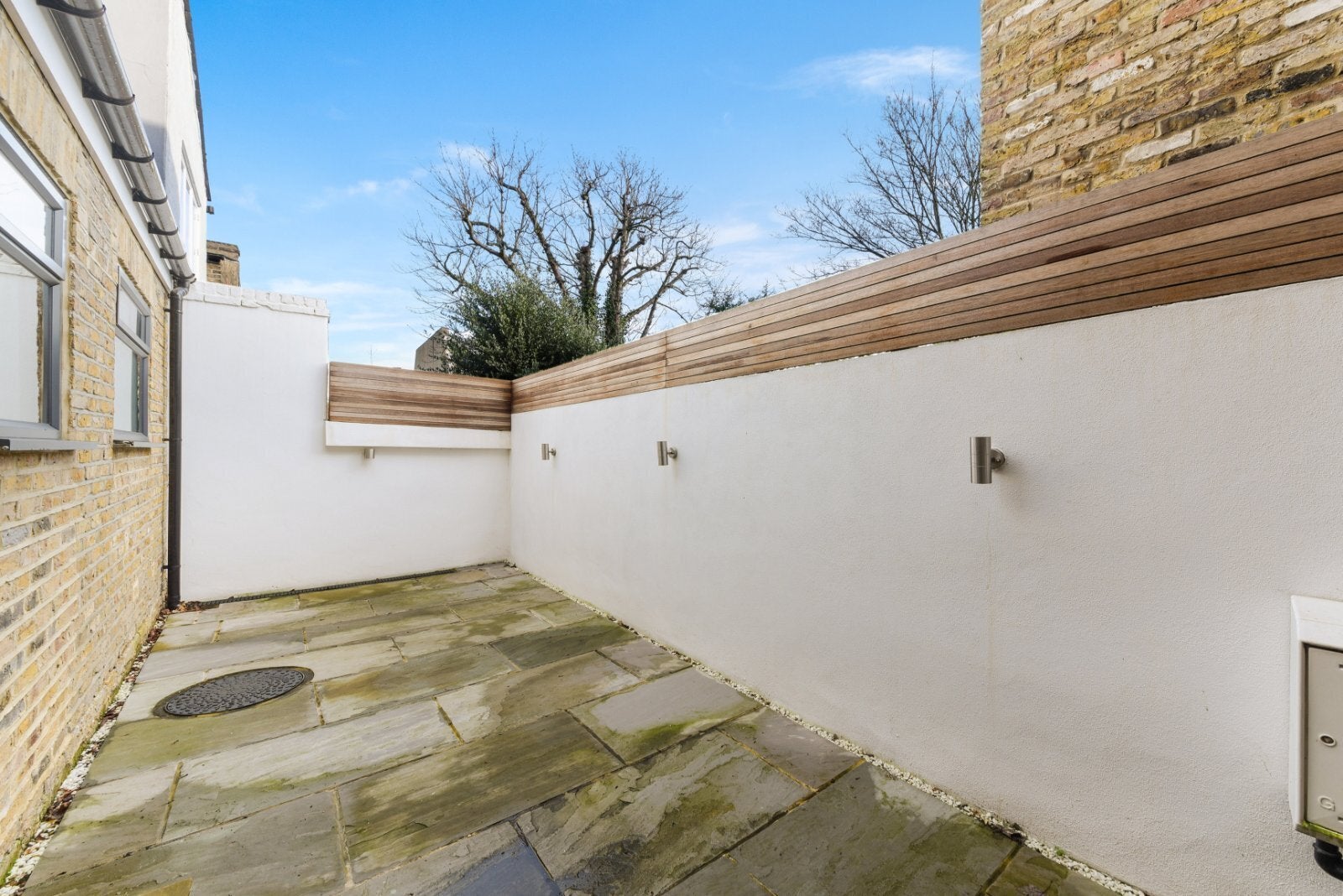 Flat Charlwood Road in Greater London