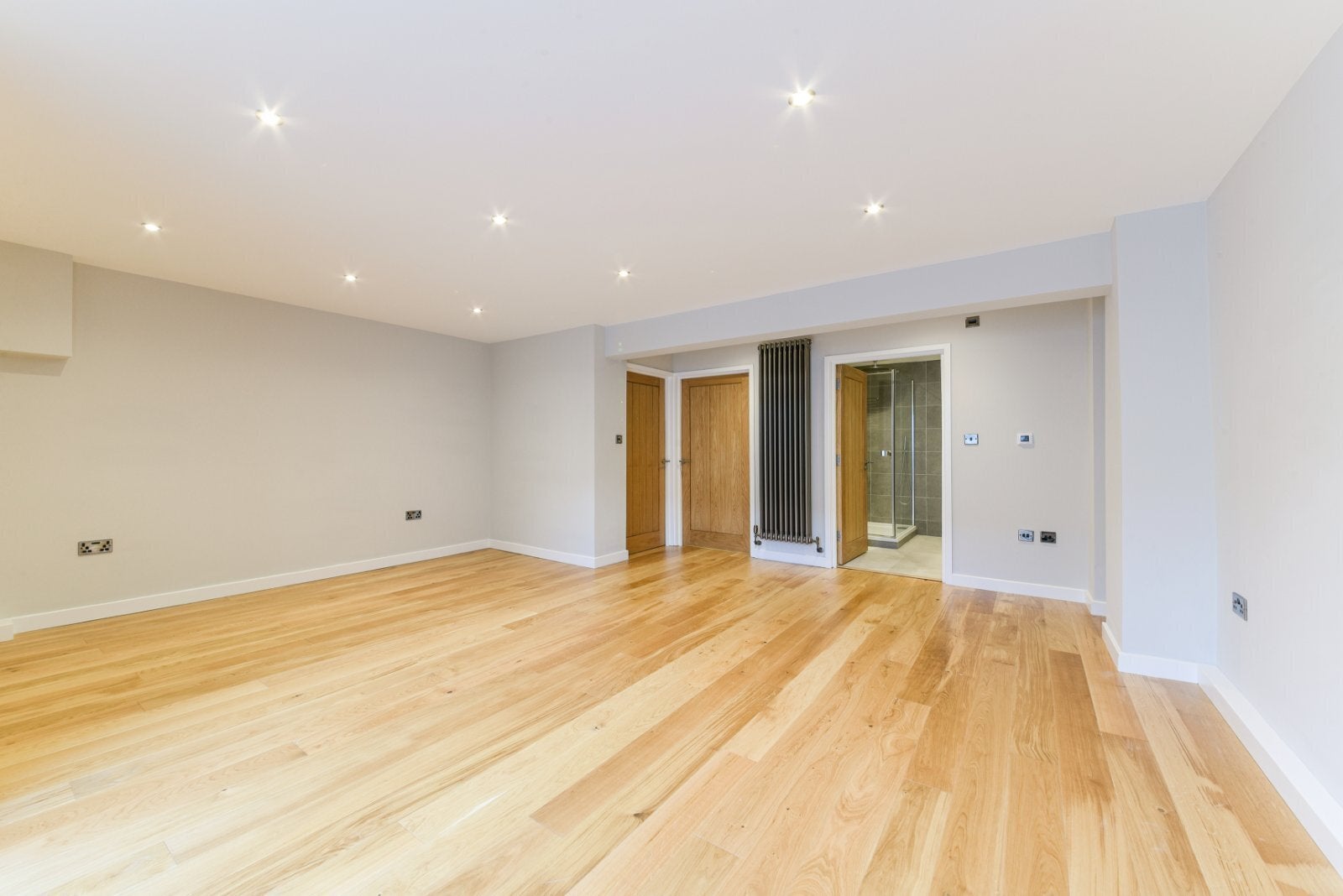 Flat Charlwood Road in Greater London