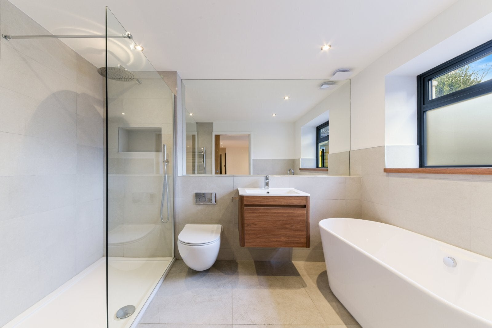 Flat Charlwood Road in Greater London