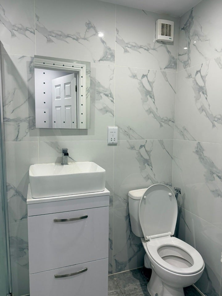 Flat Wigley Road in Greater London
