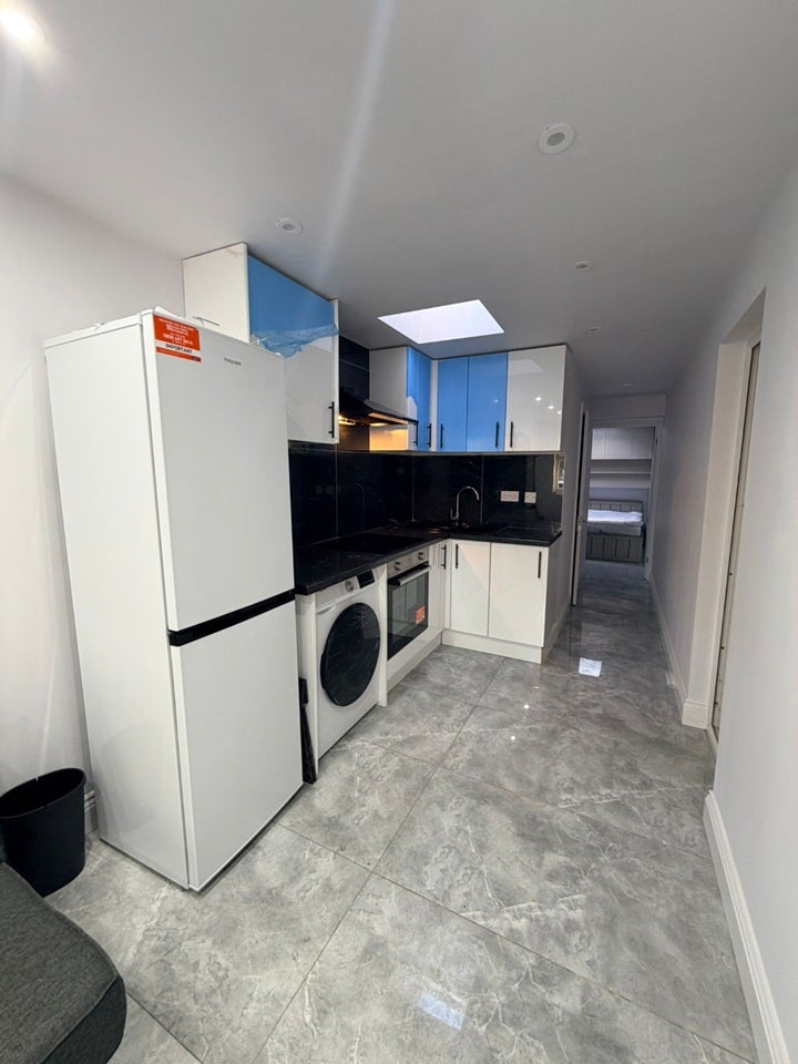 Flat Wigley Road in Greater London