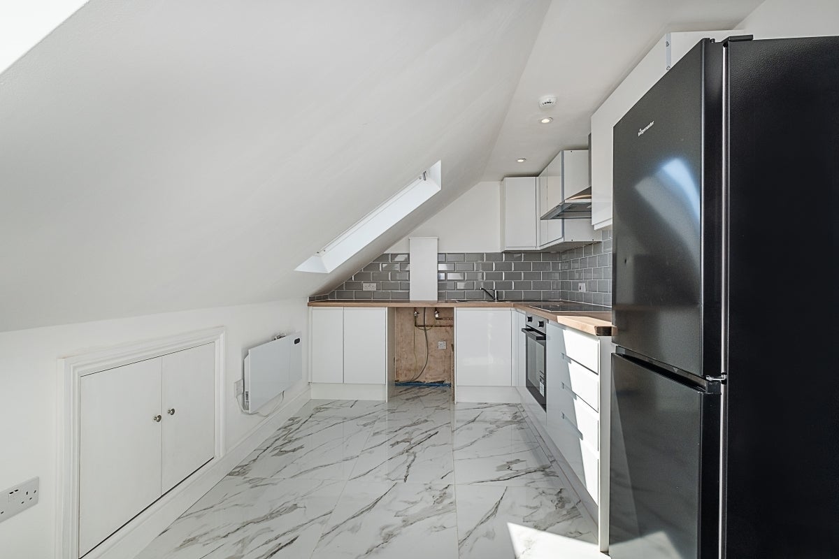 Flat Gambole Road in Greater London