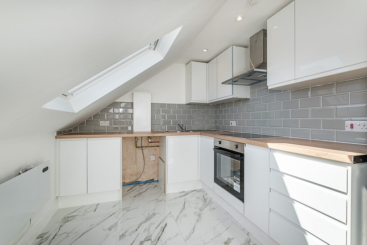 Flat Gambole Road in Greater London