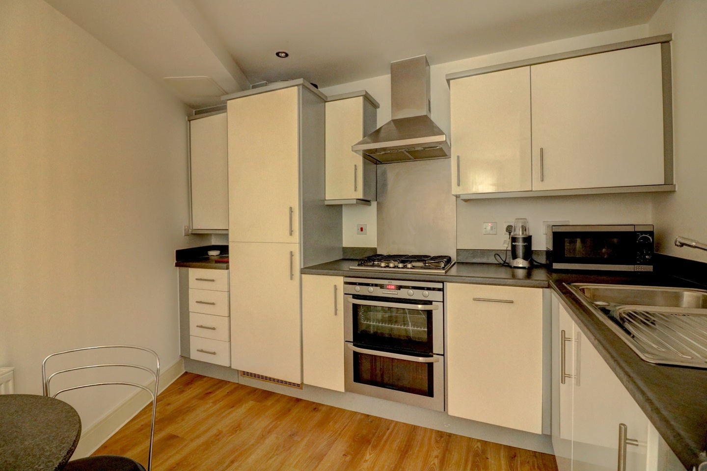 Flat Bramley Crescent in Greater London