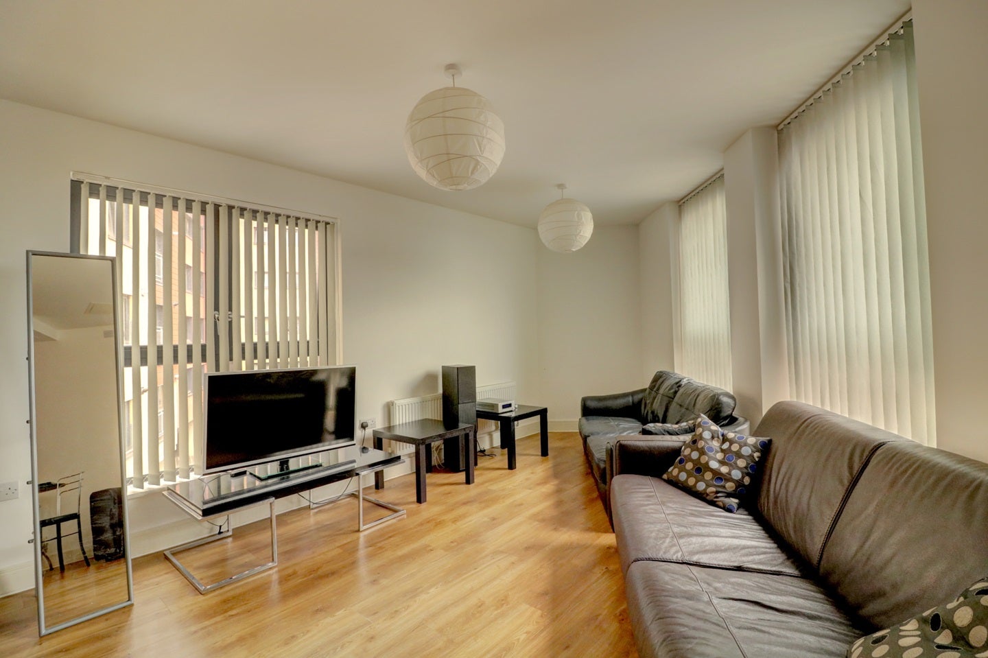 Flat Bramley Crescent in Greater London