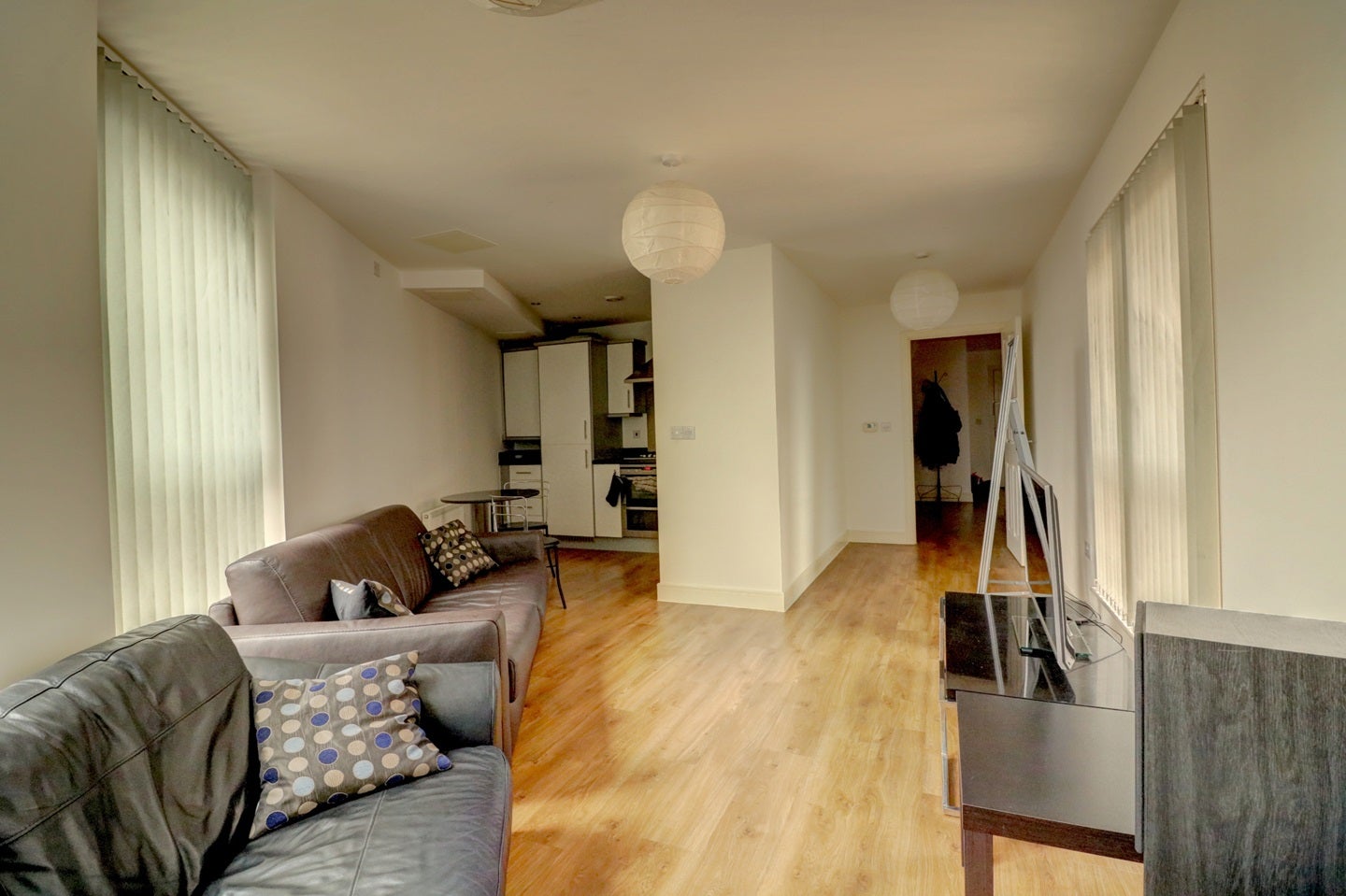 Flat Bramley Crescent in Greater London