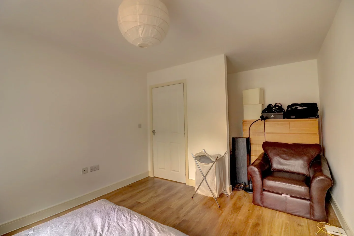 Flat Bramley Crescent in Greater London