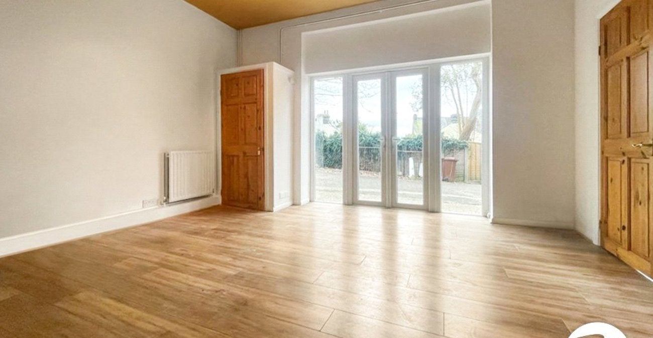 House Vicarage Road in Halling