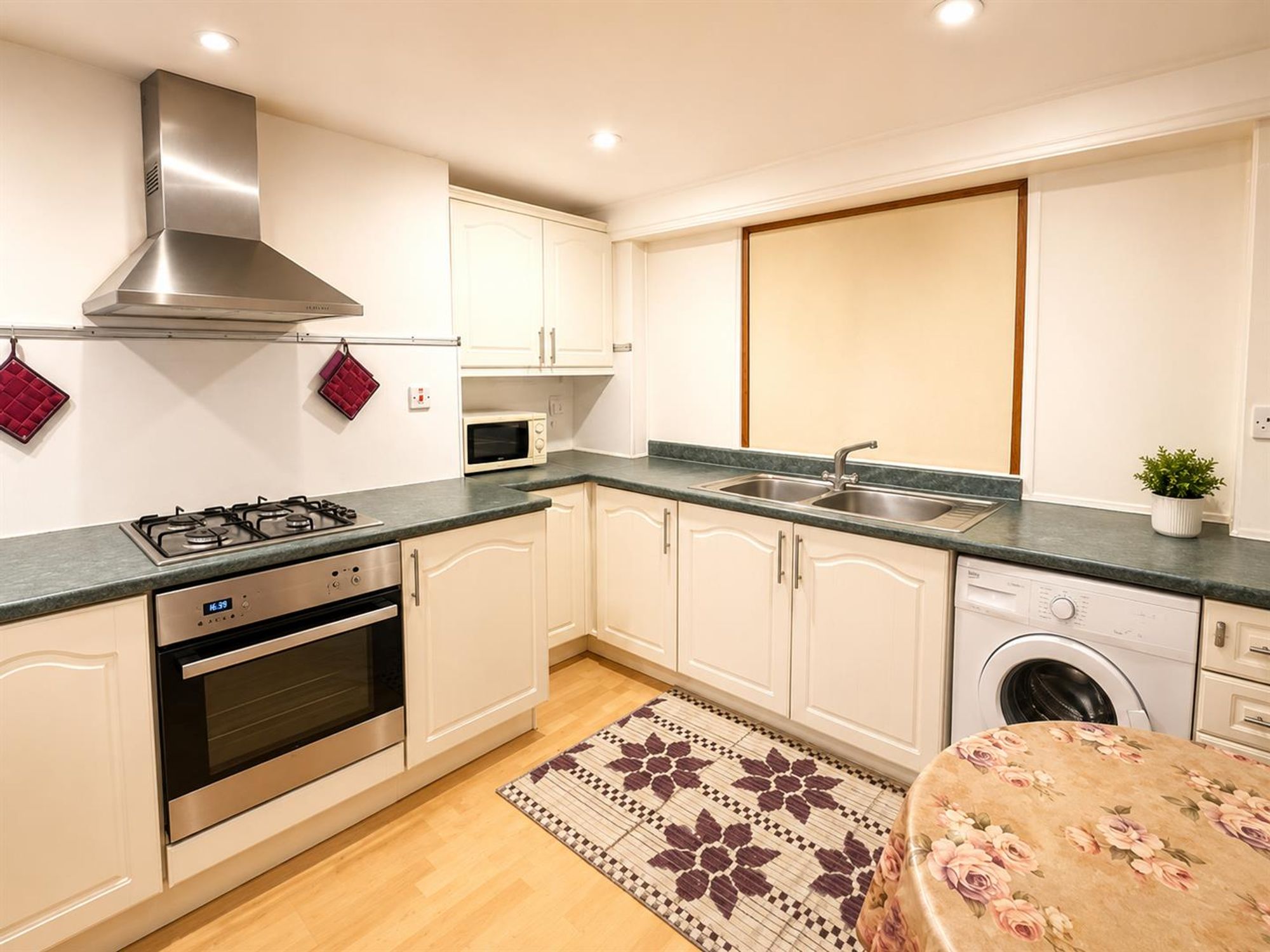 Room Trafalgar Avenue in Greater London
