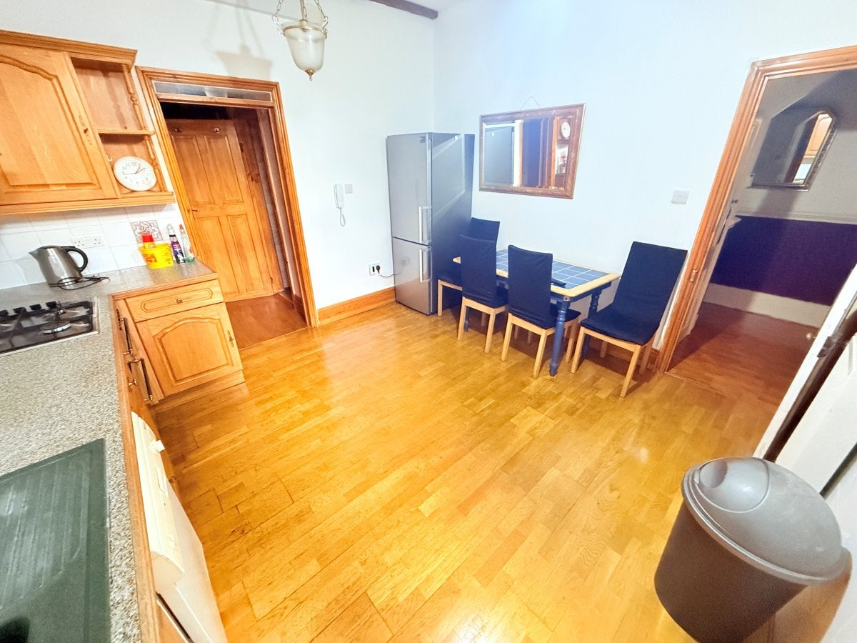 Flat Fox Lane in Greater London